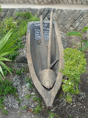 P1050909_canoe_coffin.JPG