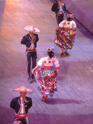 P1050949_hat_dance.JPG