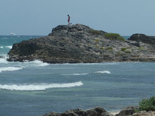 P1060141_tulum_rock.JPG