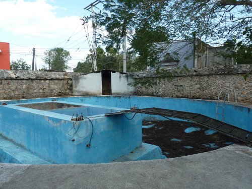 P1060247_convent_pool.JPG