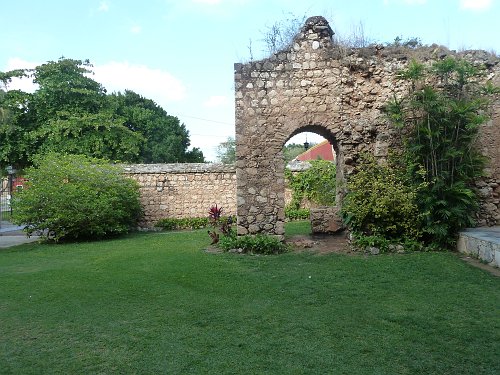 P1060263_convent_arch.JPG