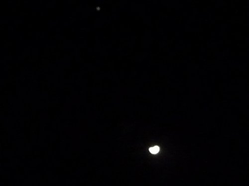 P1060299_different_moon_shape.JPG