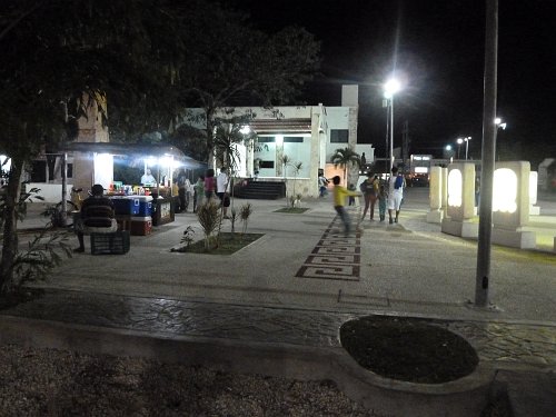 P1060300_tulum_zocalo.JPG