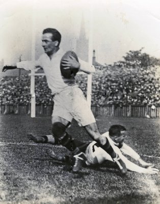 1920c Gwyn Thomas, Fullback.jpg